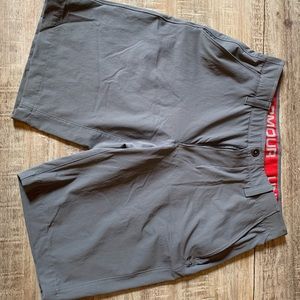 UnderArmour Men’s Shorts flat front S:32 HEAT GEAR